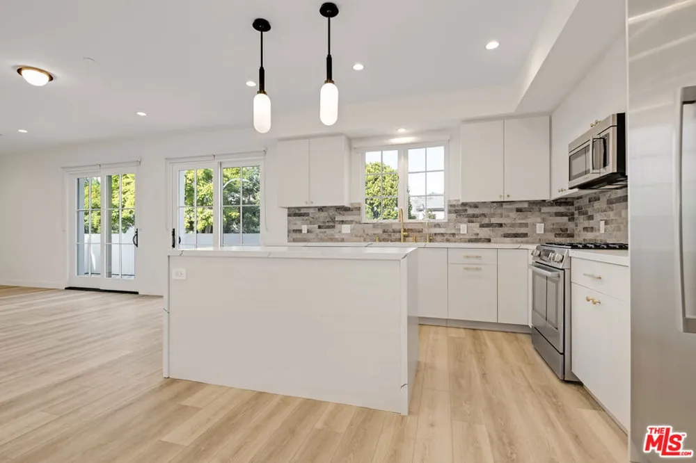 7914 NORTON AVENUE #202 West Hollywood, CA 90046