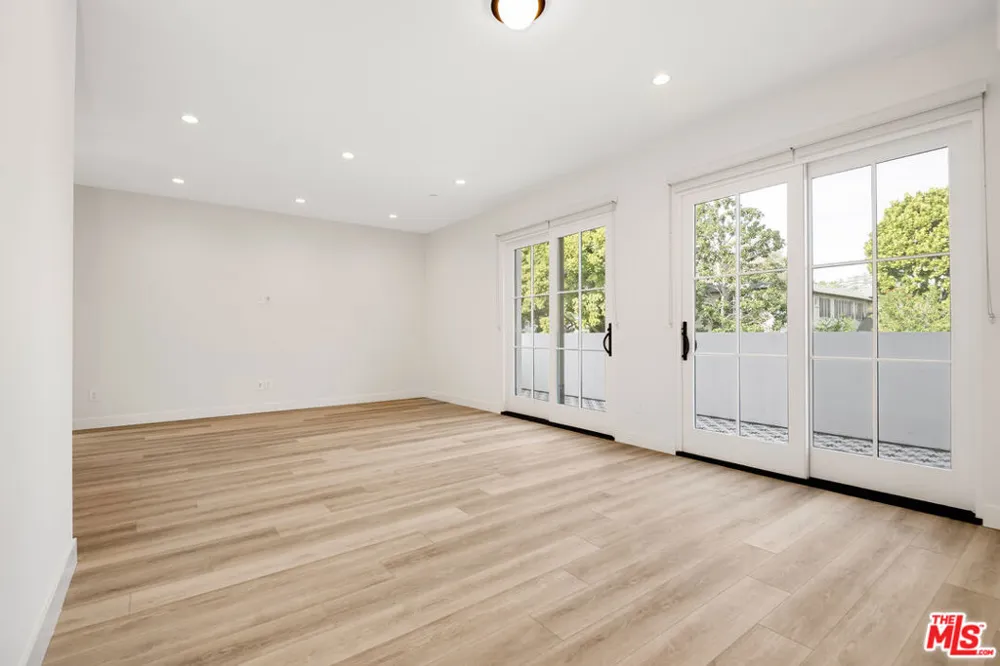7914 NORTON AVENUE #202 West Hollywood, CA 90046