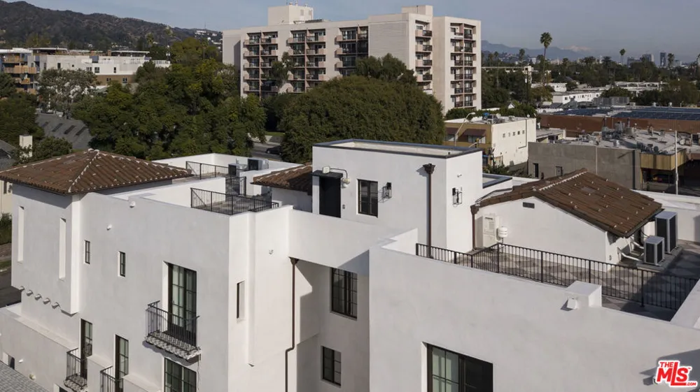 7914 NORTON AVENUE #202 West Hollywood, CA 90046