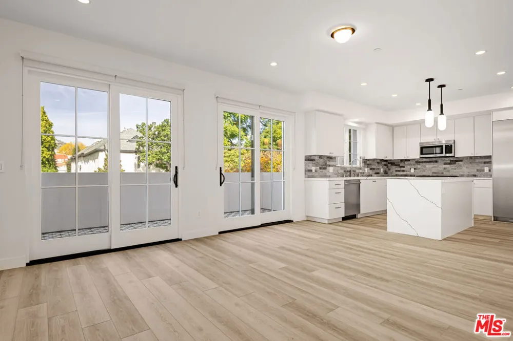 7914 NORTON AVENUE #202 West Hollywood, CA 90046