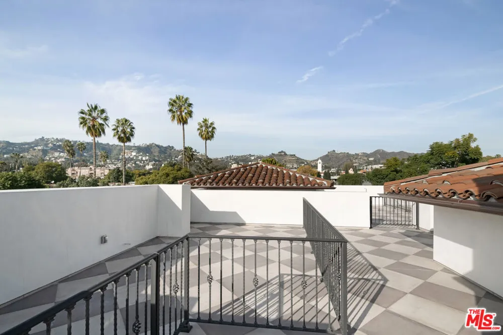 7914 NORTON AVENUE #202 West Hollywood, CA 90046
