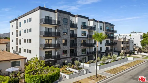 5153 Maplewood Avenue #107