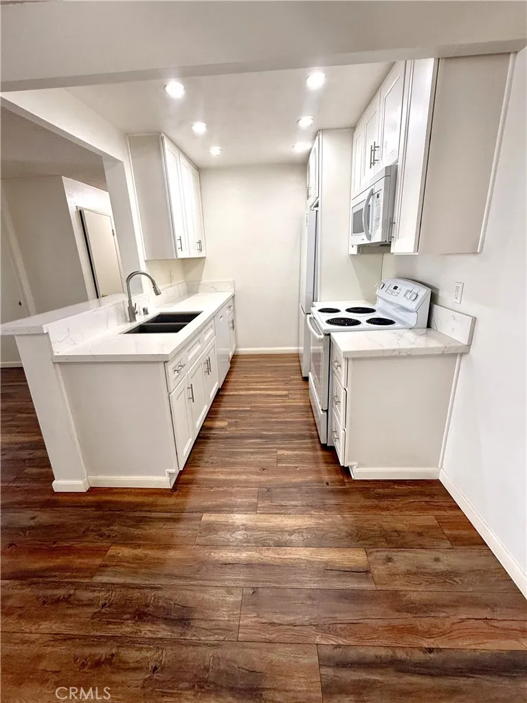8163 Redlands Street #44 Playa del Rey, CA 90293