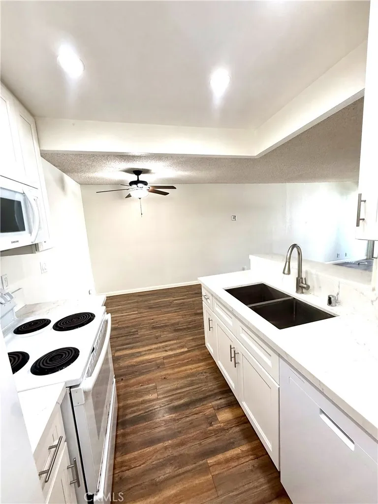 8163 Redlands Street #44 Playa del Rey, CA 90293
