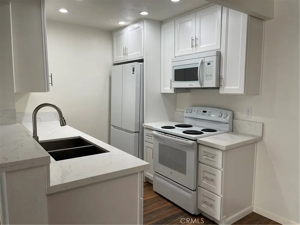 8163 Redlands Street #44 Playa del Rey, CA 90293