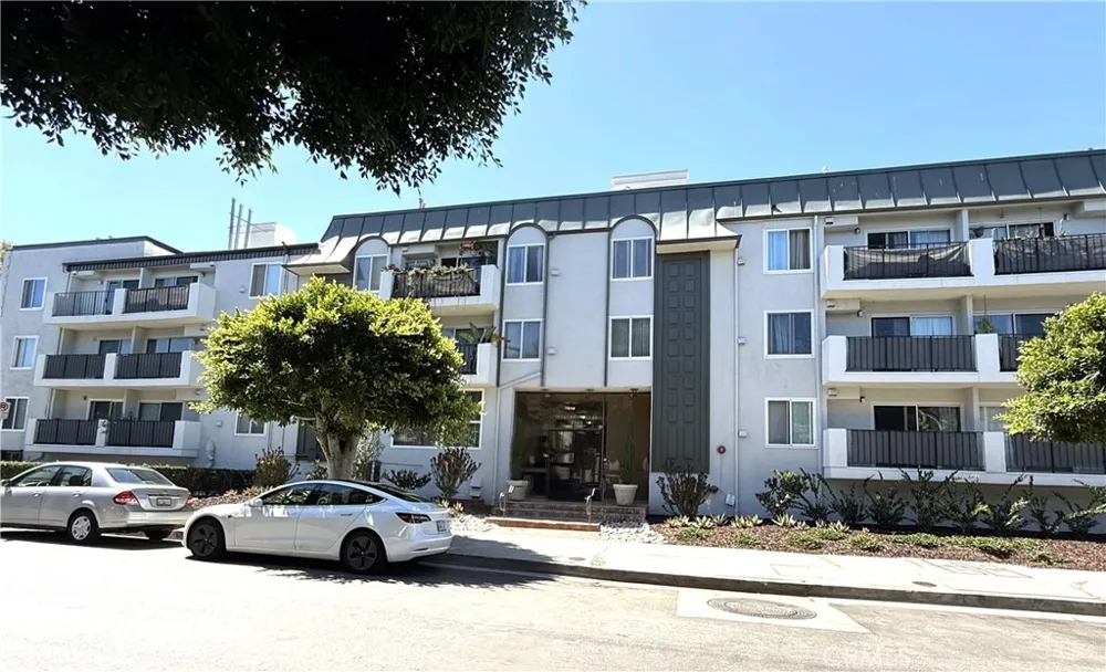 8163 Redlands Street #44 Playa del Rey, CA 90293