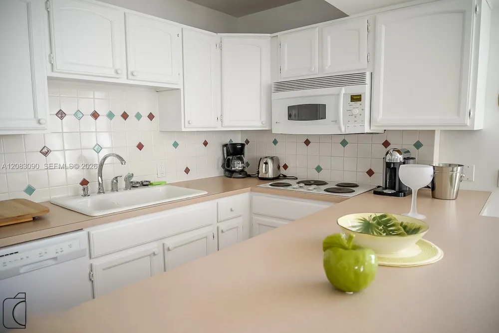 1390 Ocean Dr #201 Miami Beach, FL 33139
