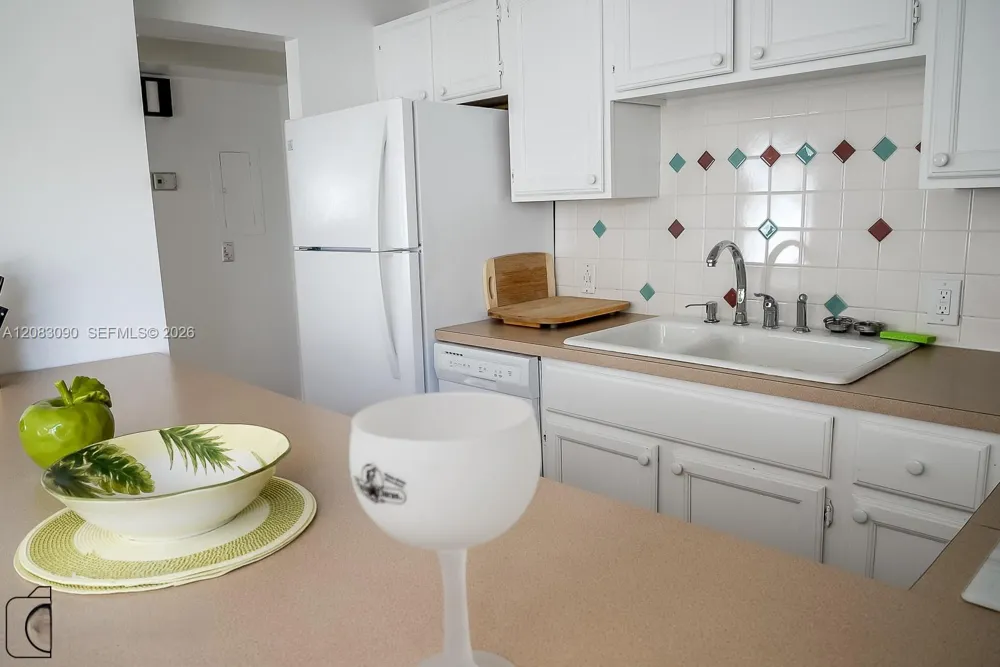 1390 Ocean Dr #201 Miami Beach, FL 33139