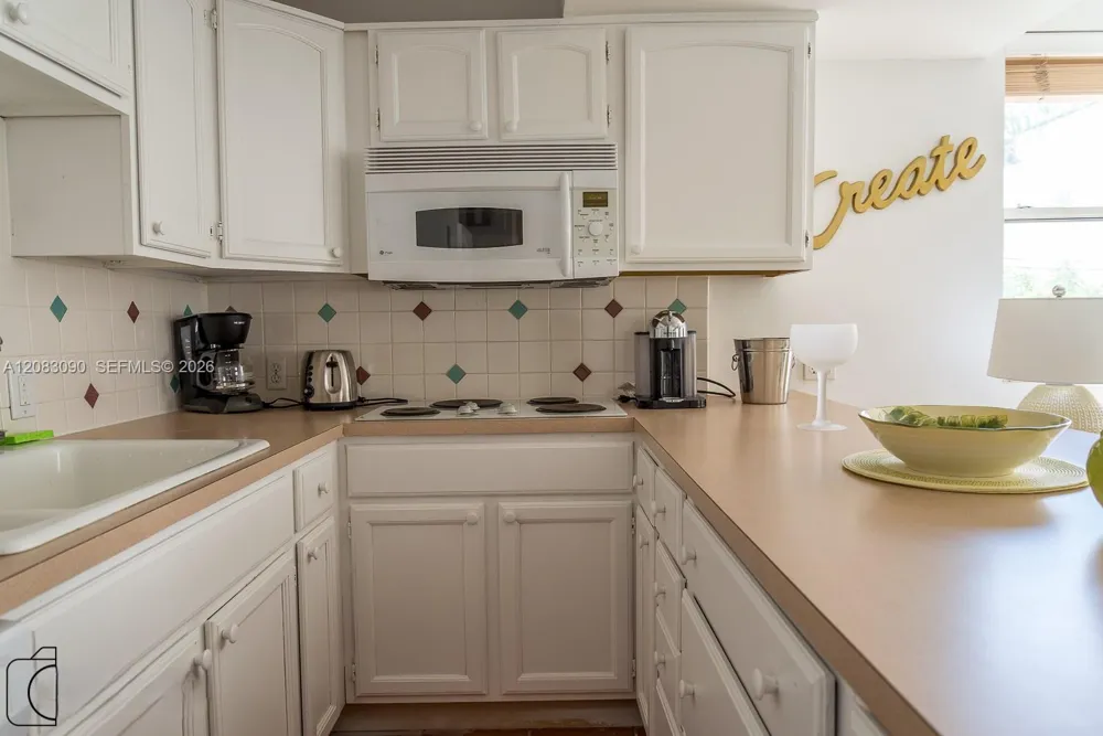 1390 Ocean Dr #201 Miami Beach, FL 33139