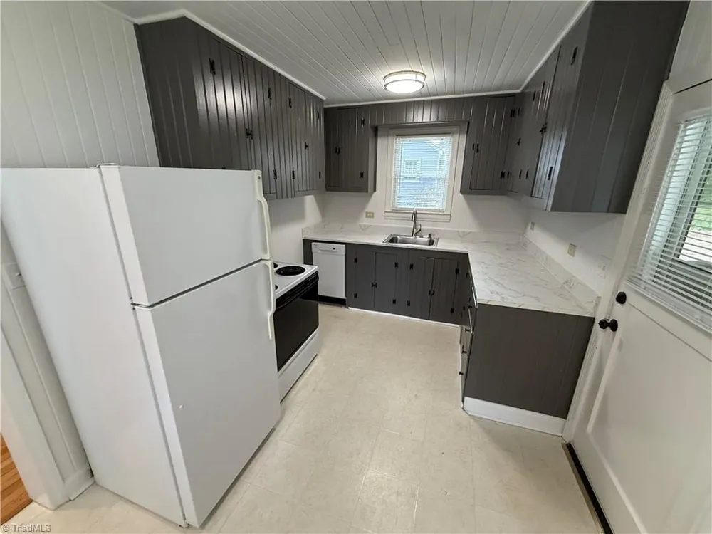 2363 Jefferson Avenue Winston-Salem, NC 27103