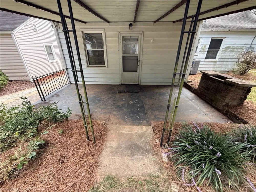 2363 Jefferson Avenue Winston-Salem, NC 27103