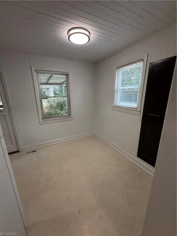 2363 Jefferson Avenue Winston-Salem, NC 27103