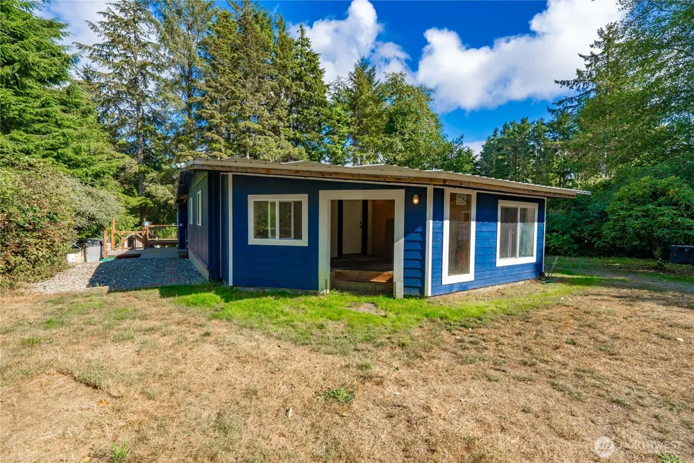 219 State Route 115 Ocean Shores, WA 98569