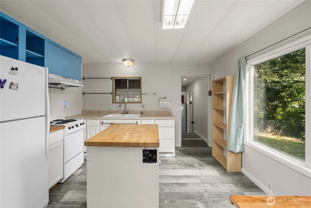219 State Route 115 Ocean Shores, WA 98569