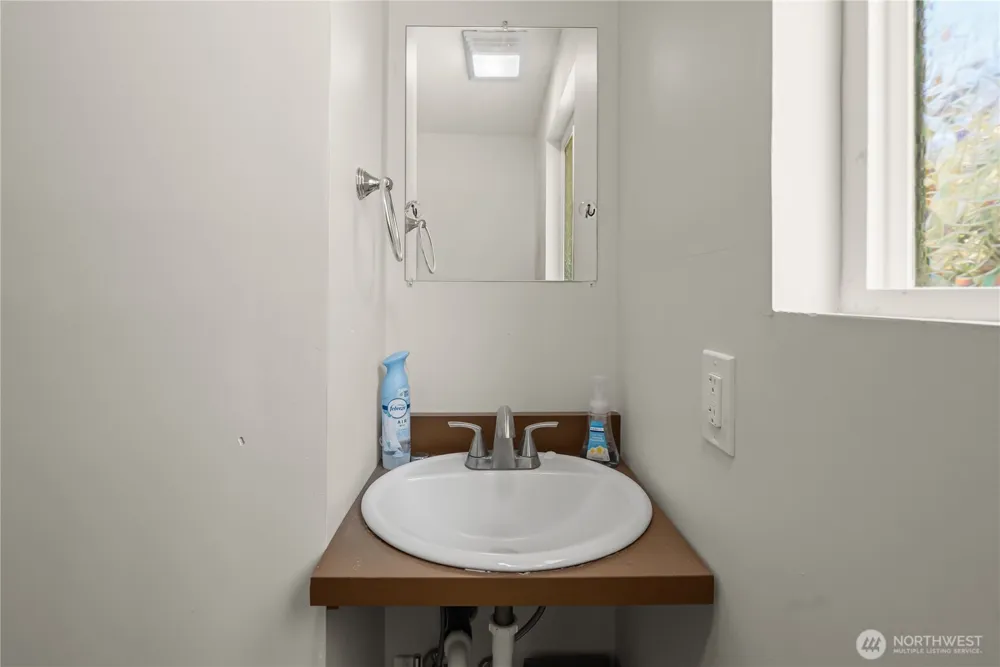 219 State Route 115 Ocean Shores, WA 98569