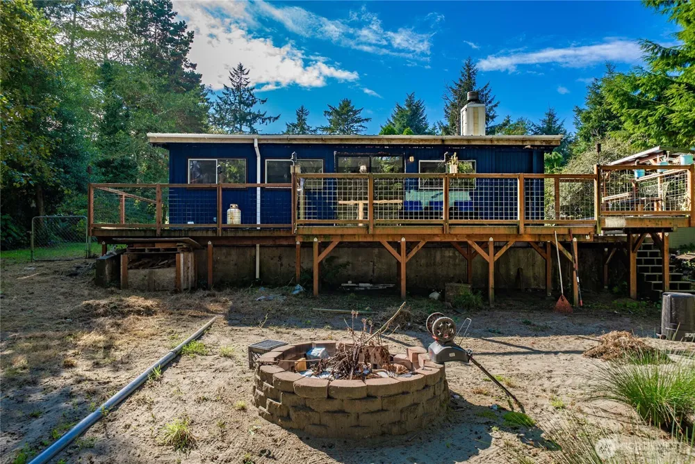 219 State Route 115 Ocean Shores, WA 98569