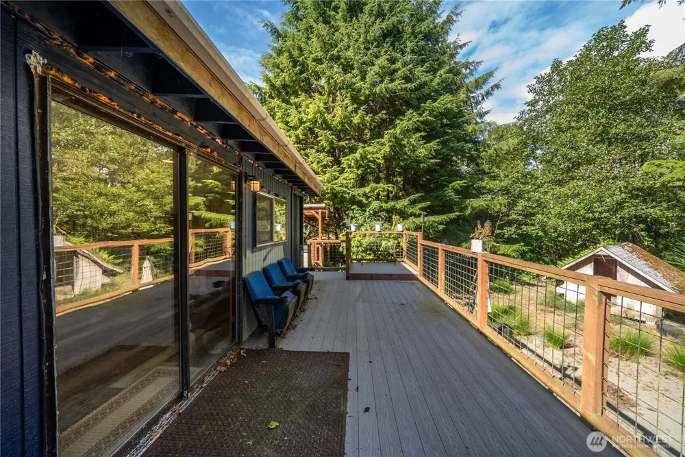 219 State Route 115 Ocean Shores, WA 98569