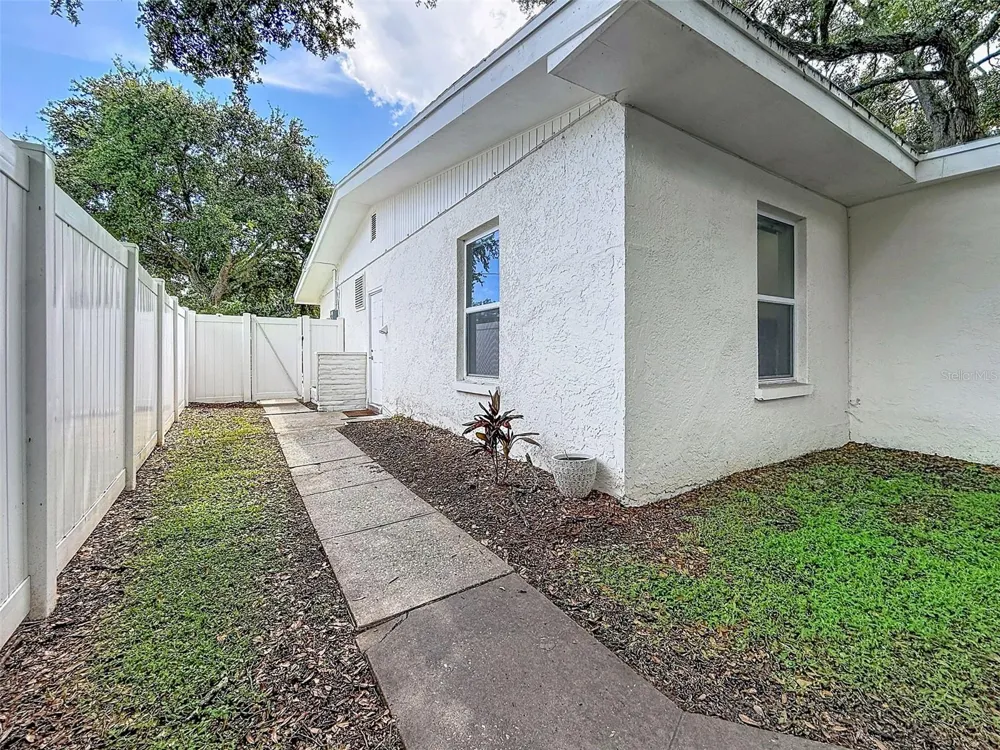 674 FREDERICA LN Dunedin, FL 34698