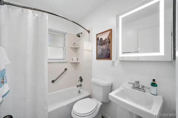 3359 W Bijou Street Colorado Springs, CO 80904