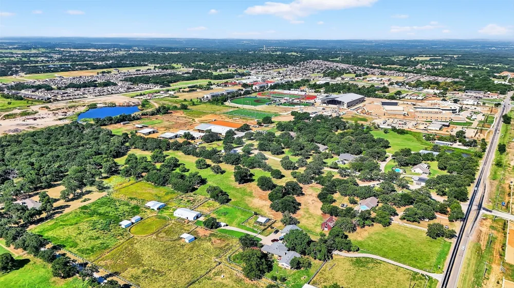616 Spring Hill Road Aubrey, TX 76227