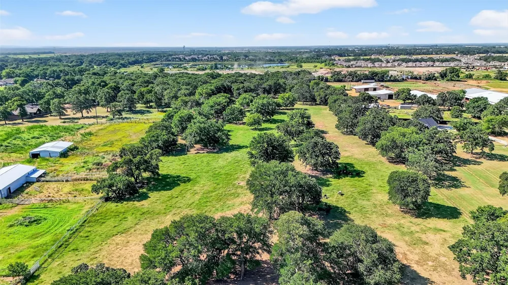 616 Spring Hill Road Aubrey, TX 76227