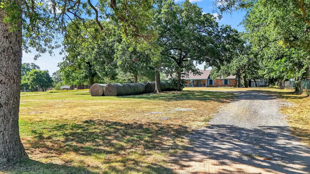 616 Spring Hill Road Aubrey, TX 76227