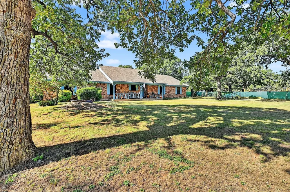 616 Spring Hill Road Aubrey, TX 76227
