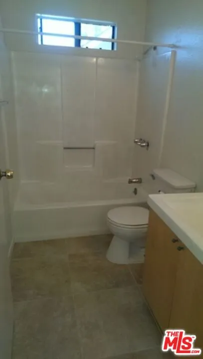 411 Kenmore Avenue #8 Los Angeles, CA 90004