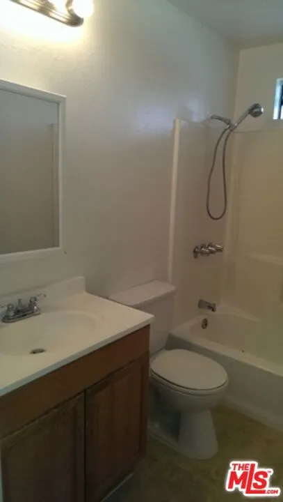 411 Kenmore Avenue #8 Los Angeles, CA 90004