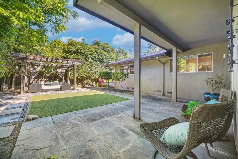 330 Hillview Drive Fremont, CA 94536