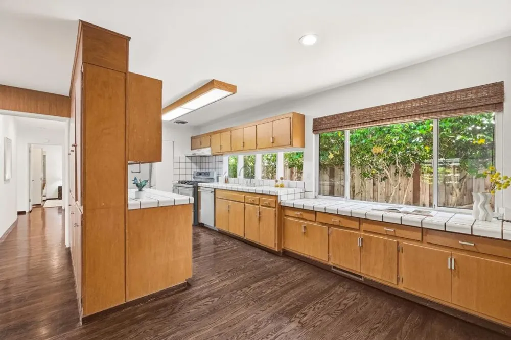 330 Hillview Drive Fremont, CA 94536