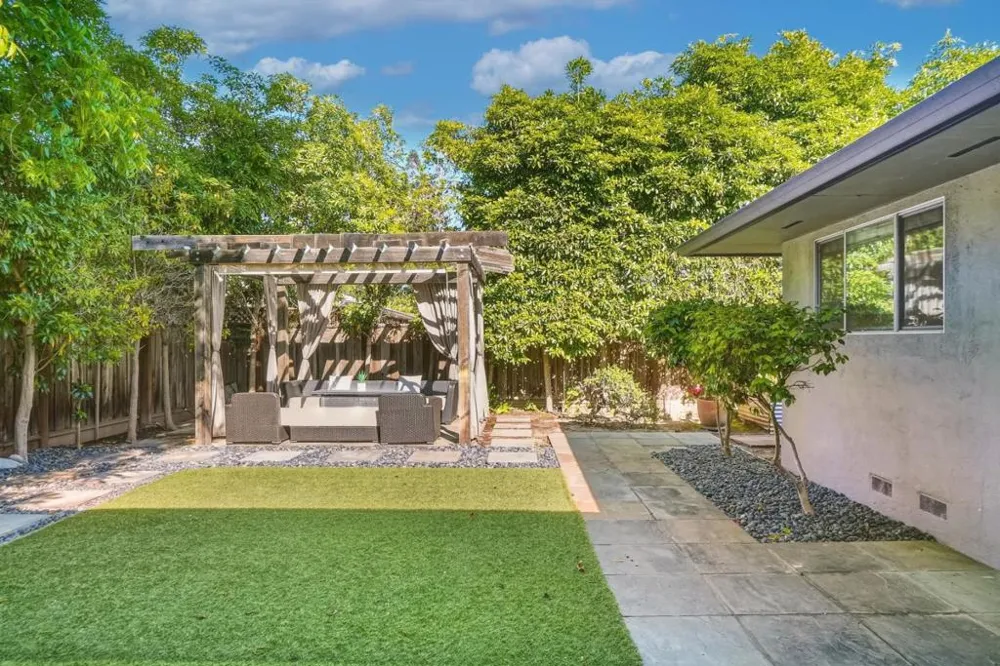 330 Hillview Drive Fremont, CA 94536