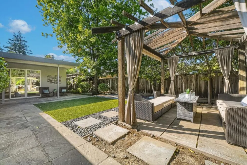 330 Hillview Drive Fremont, CA 94536