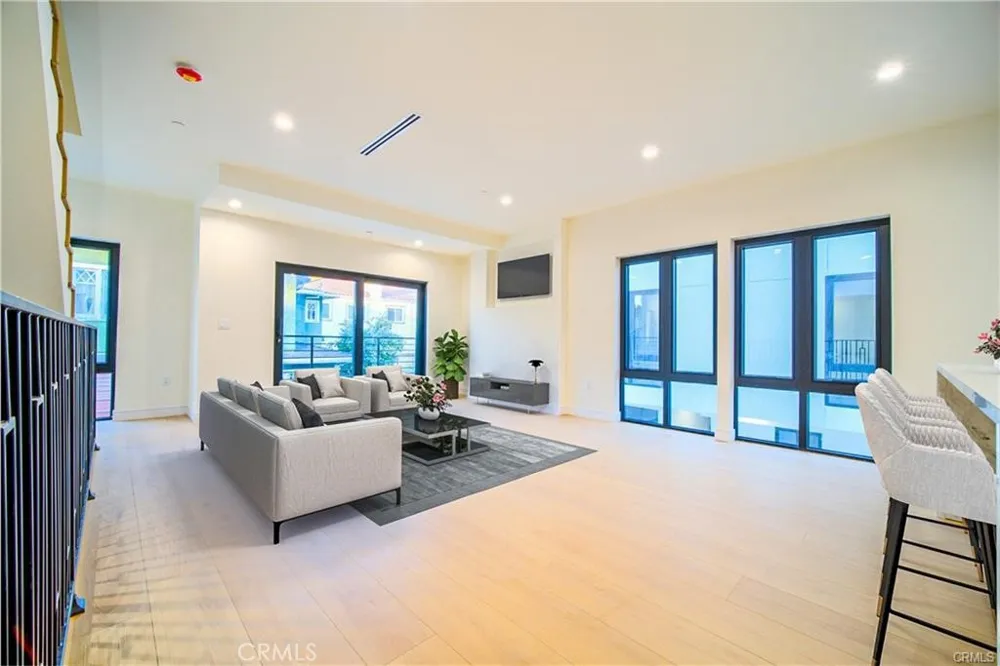618 Mariposa Ave Avenue Los Angeles, CA 90004