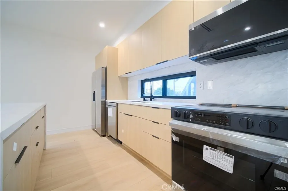 618 Mariposa Ave Avenue Los Angeles, CA 90004