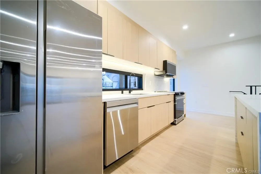 618 Mariposa Ave Avenue Los Angeles, CA 90004