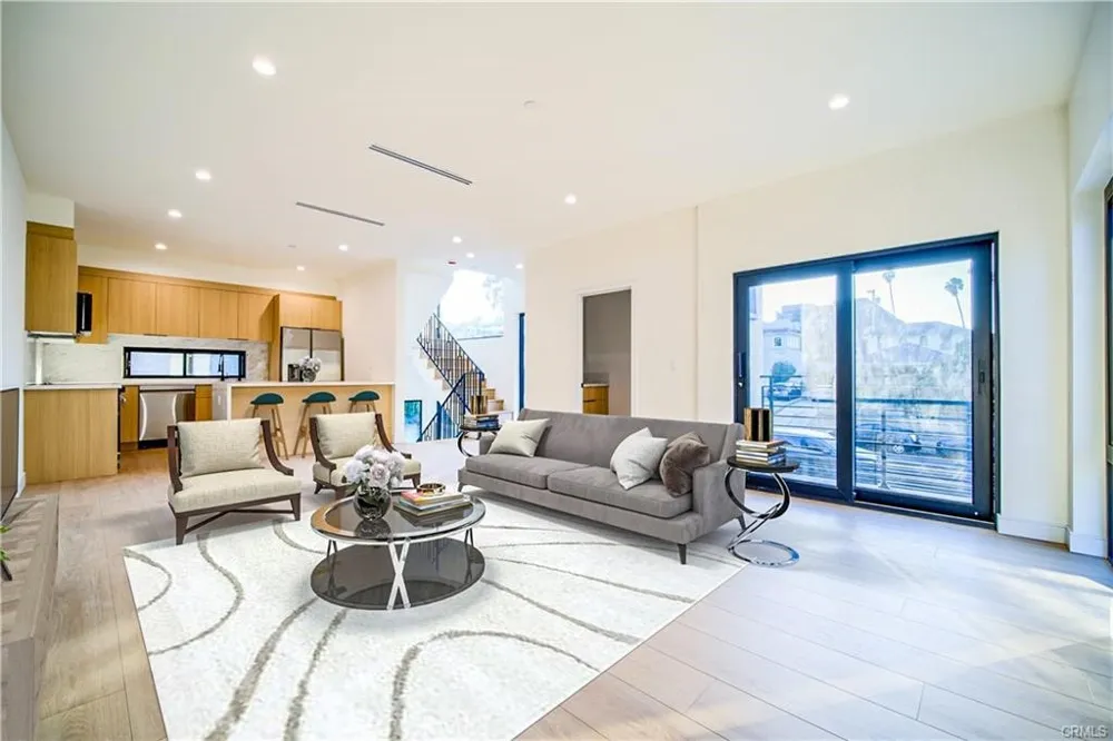 618 Mariposa Ave Avenue Los Angeles, CA 90004