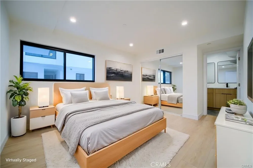 618 Mariposa Ave Avenue Los Angeles, CA 90004