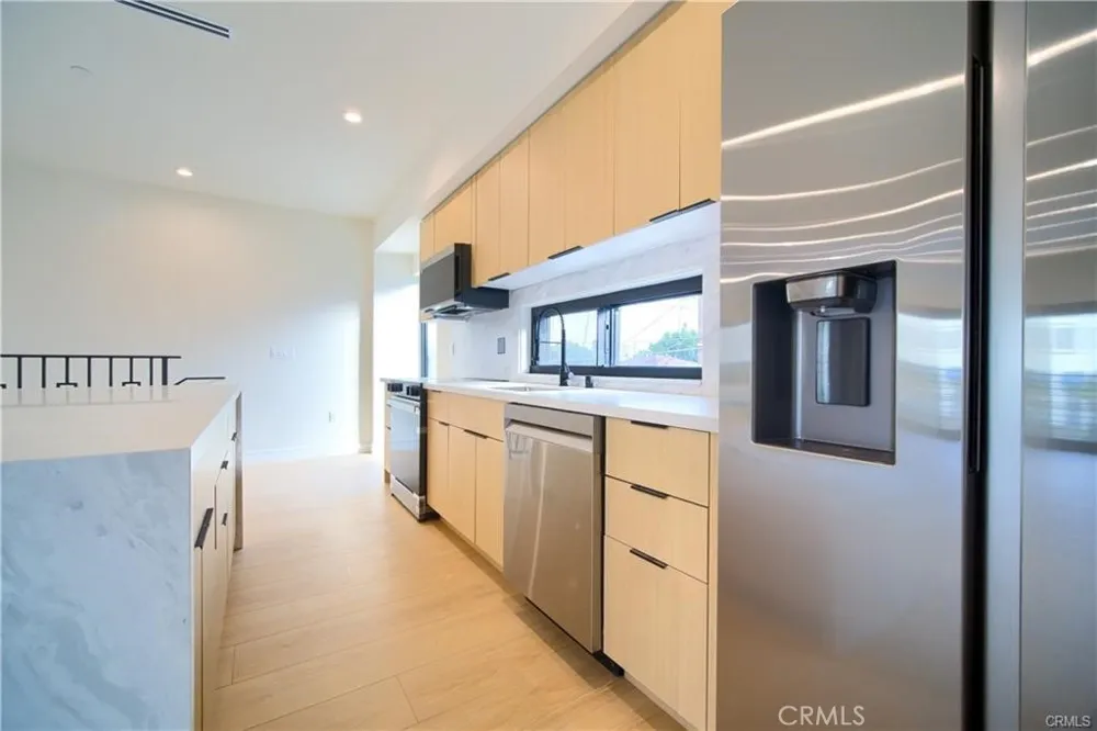 618 Mariposa Ave Avenue Los Angeles, CA 90004