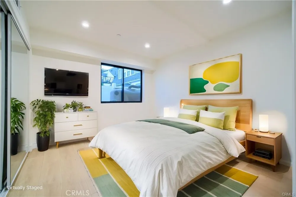 618 Mariposa Ave Avenue Los Angeles, CA 90004