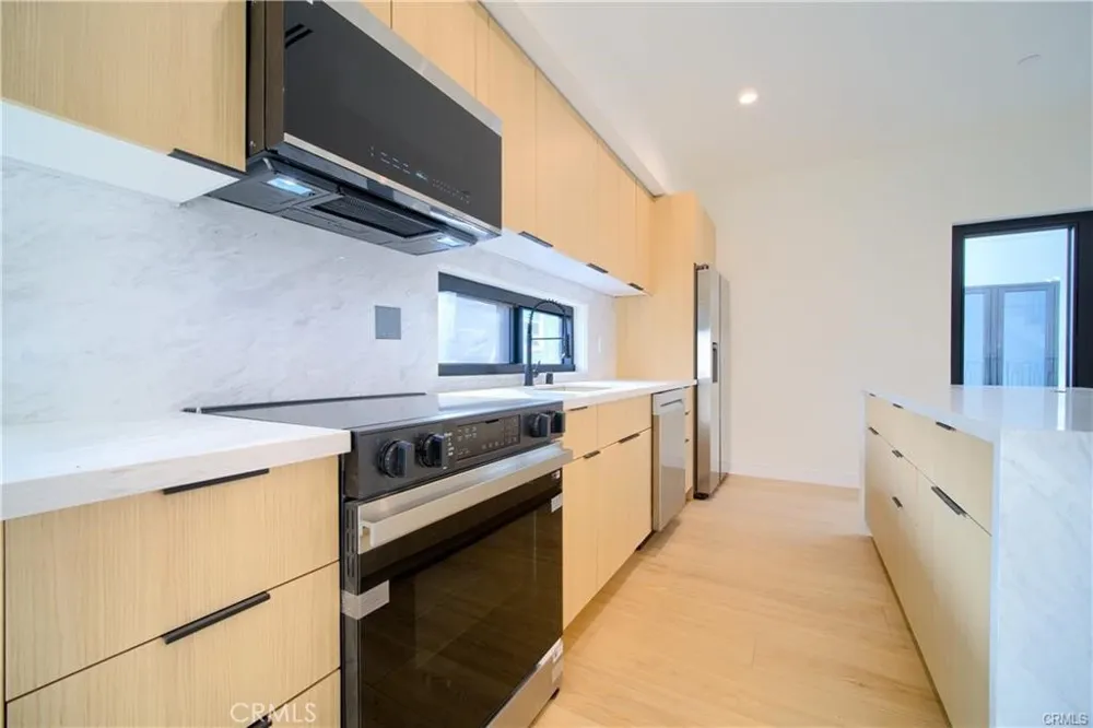 618 Mariposa Ave Avenue Los Angeles, CA 90004