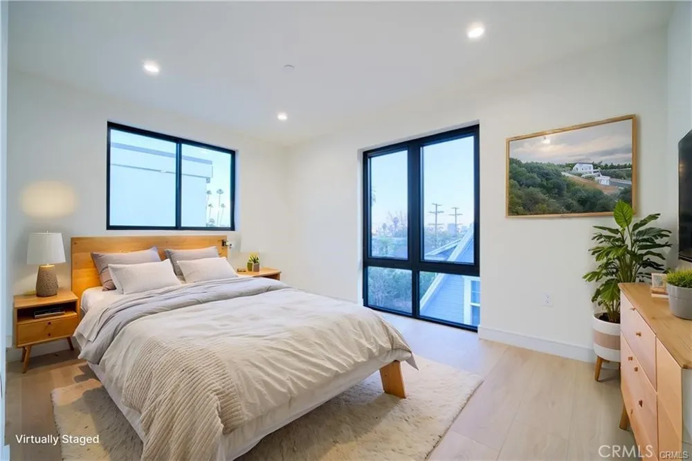 618 Mariposa Ave Avenue Los Angeles, CA 90004