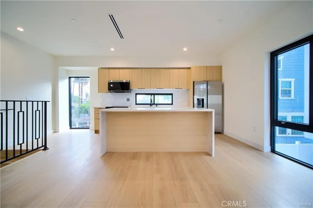 618 Mariposa Ave Avenue Los Angeles, CA 90004
