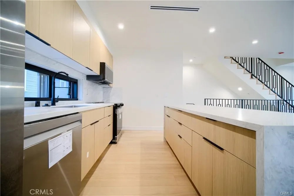 618 Mariposa Ave Avenue Los Angeles, CA 90004