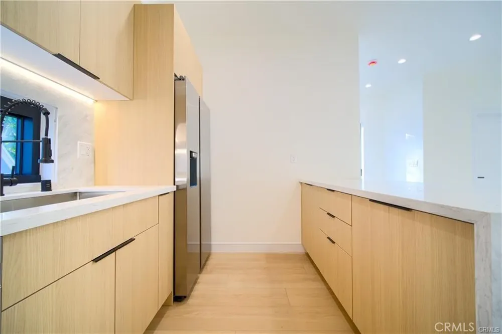 618 Mariposa Ave Avenue Los Angeles, CA 90004