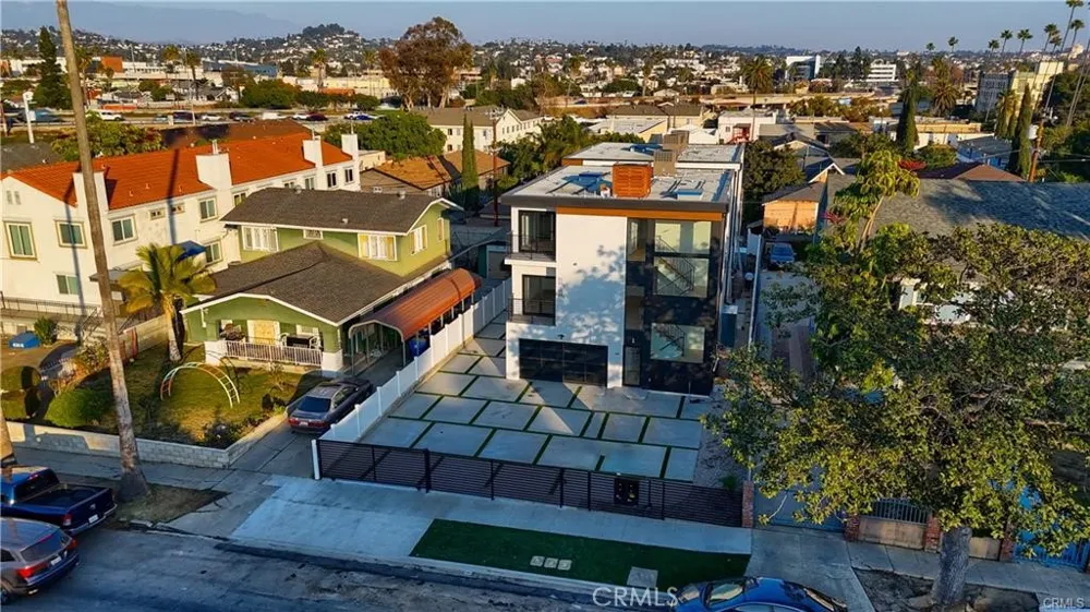 618 Mariposa Ave Avenue Los Angeles, CA 90004