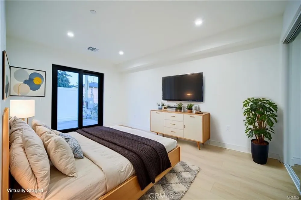 618 Mariposa Ave Avenue Los Angeles, CA 90004