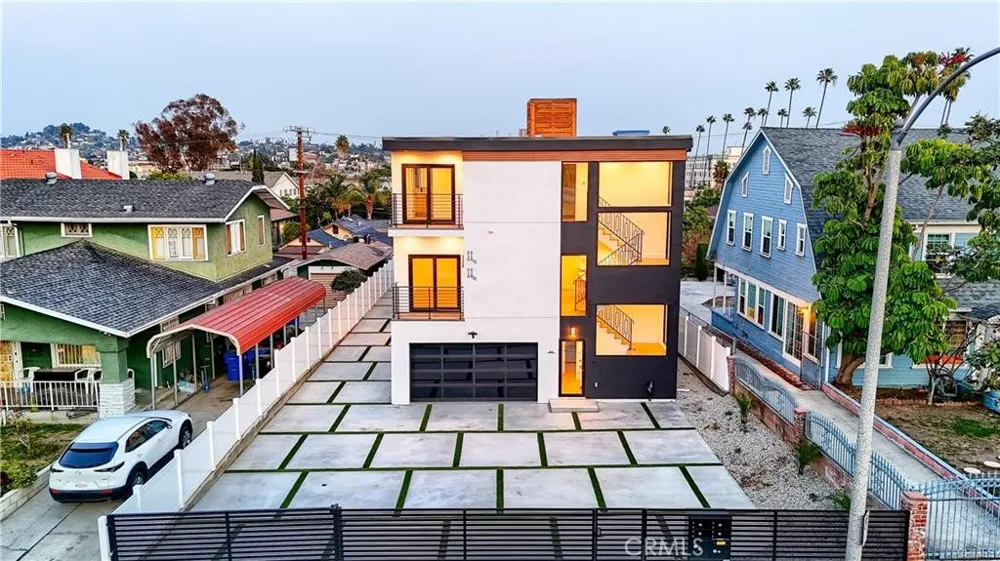 618 Mariposa Ave Avenue Los Angeles, CA 90004