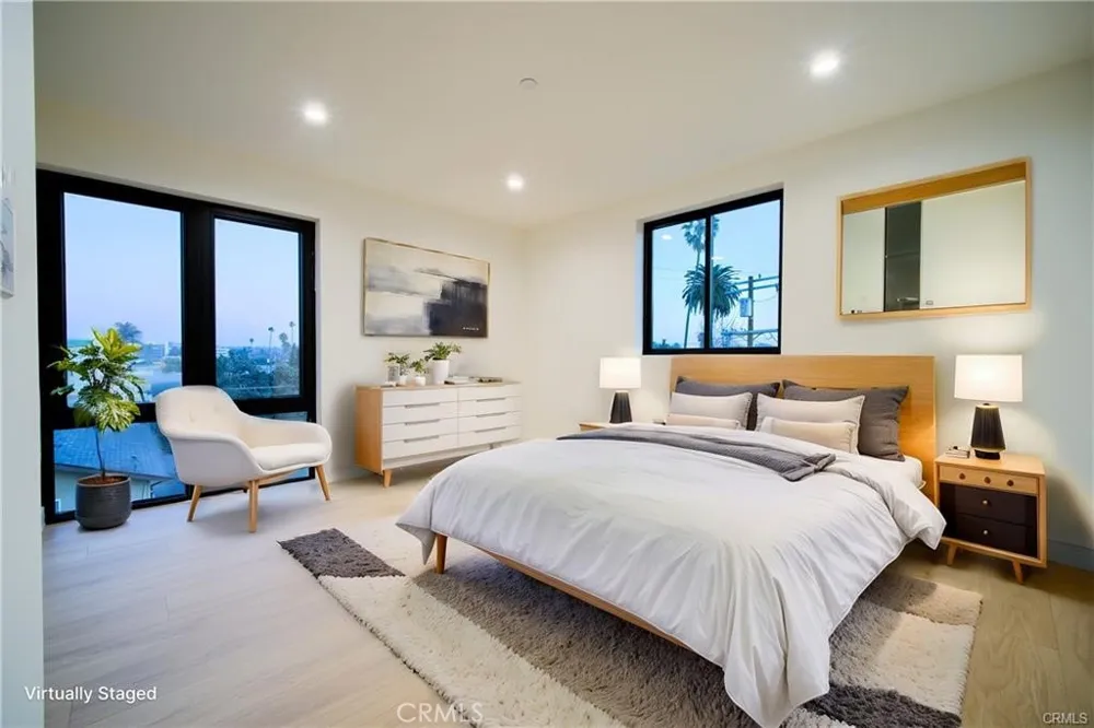 618 Mariposa Ave Avenue Los Angeles, CA 90004