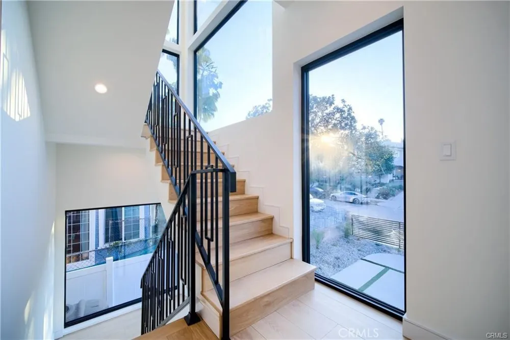 618 Mariposa Ave Avenue Los Angeles, CA 90004